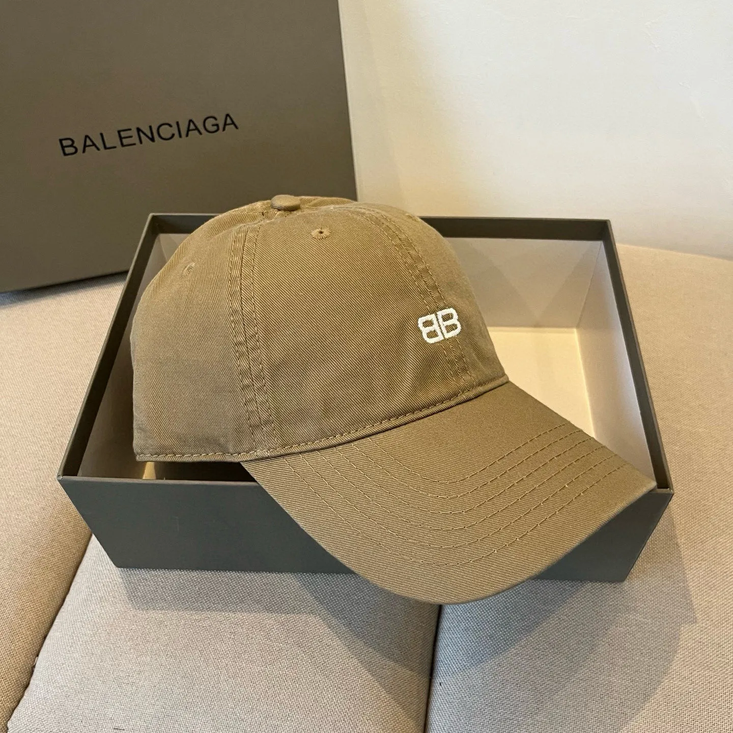 P60 BALENCIAGA new logo baseball cap, cool colors, different styles for men and women, the first batch will be shipped first! A must-buy for Paris fans!