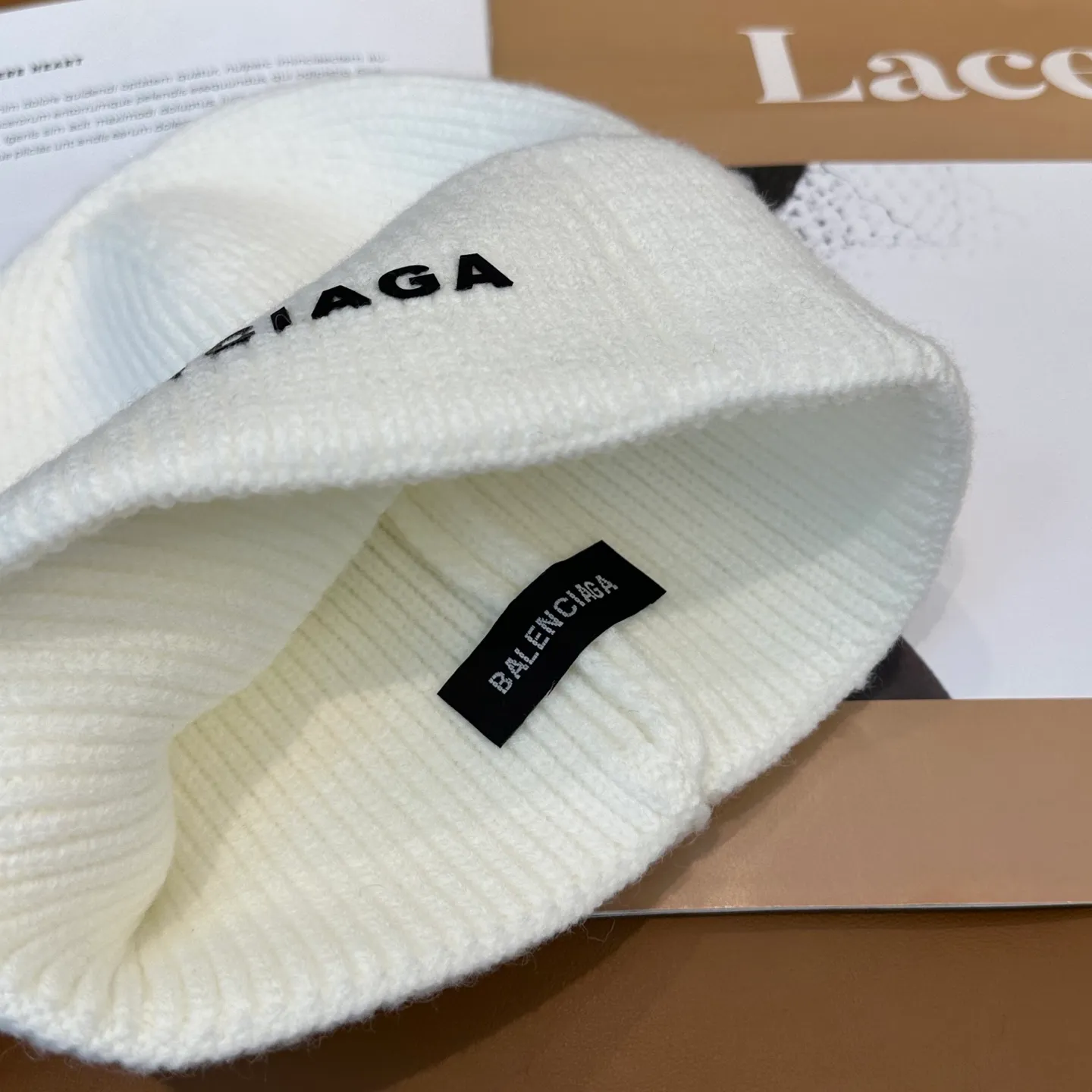 P56 Balenciaga new letter knitted hat! Xiaohongshu’s hottest selling item! Dress well! The same style for men and women, fashionable and popular🌸First-class quality, the best brand to keep warm in autumn and winter, order now, limited edition