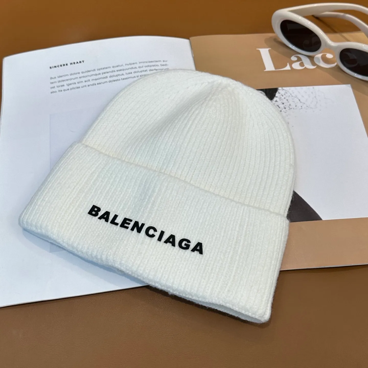 P56 Balenciaga new letter knitted hat! Xiaohongshu’s hottest selling item! Dress well! The same style for men and women, fashionable and popular🌸First-class quality, the best brand to keep warm in autumn and winter, order now, limited edition