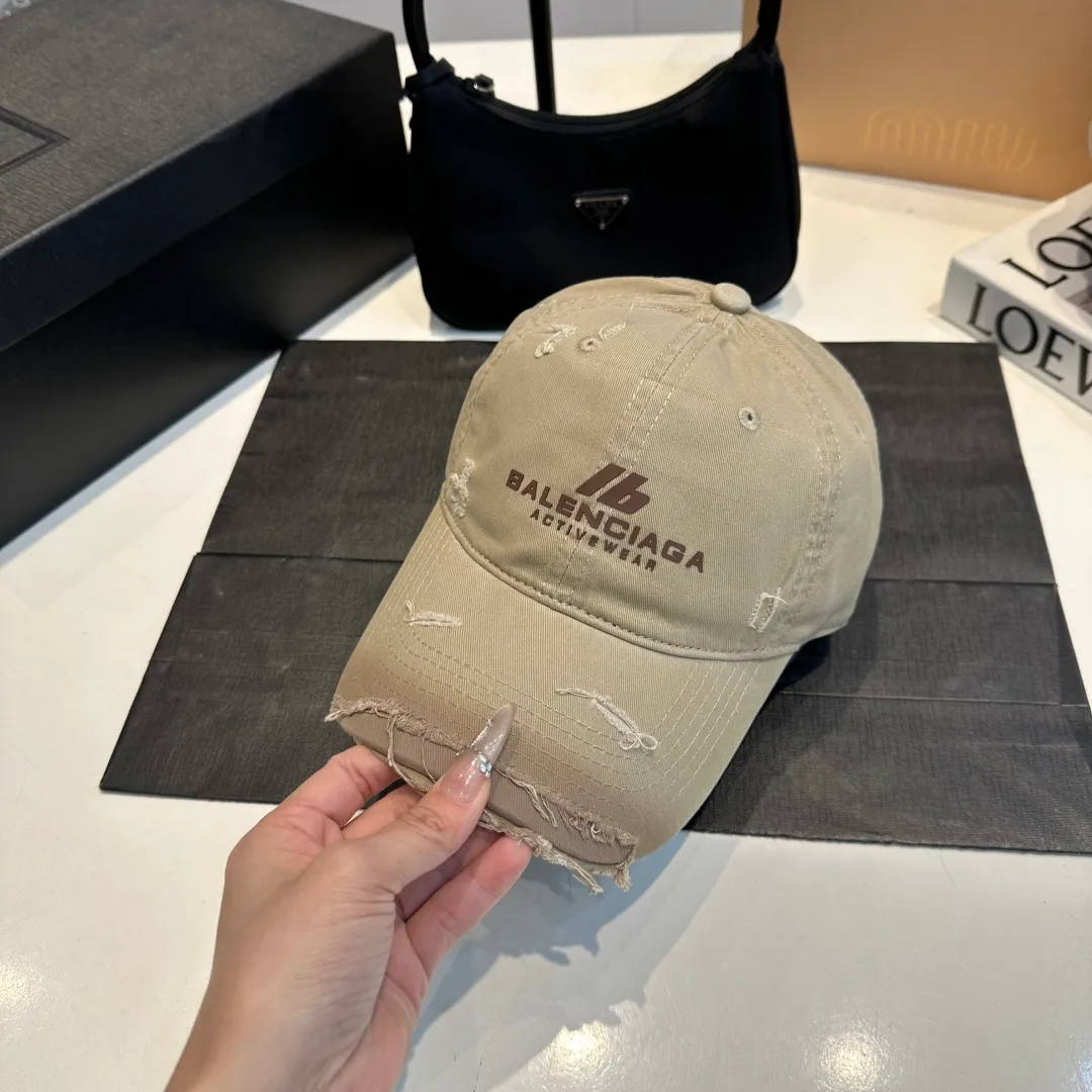 P60 new product Balencia*a Balenciaga new baseball cap ready for delivery in seconds🧢Simple, fashionable, super invincible and beautiful hat! Couple style!