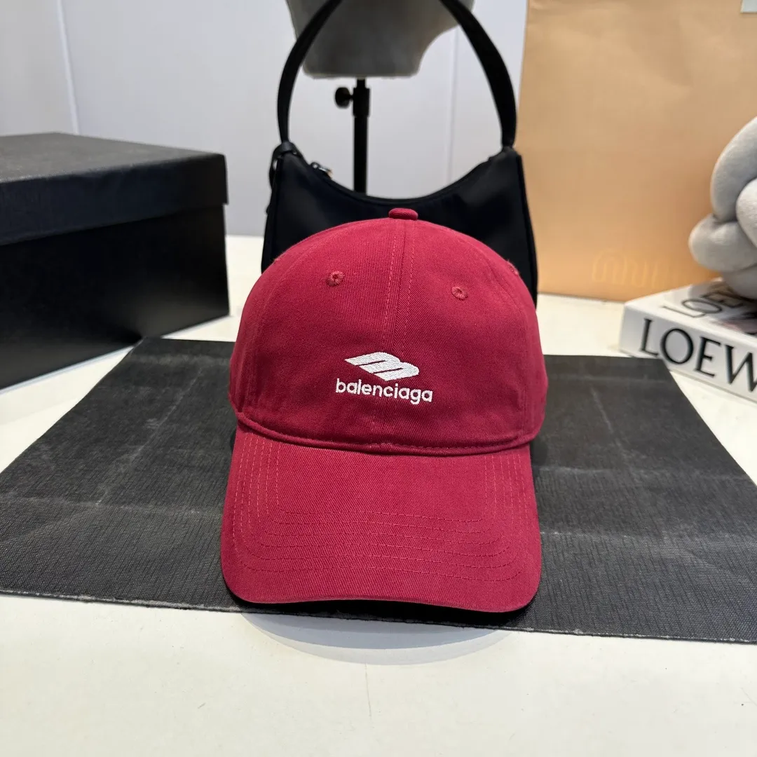 P60 Balenciaga Balenciaga's new baseball cap, personalized and old yuppie style, has a strong sense of design and is a must-have for fashionistas