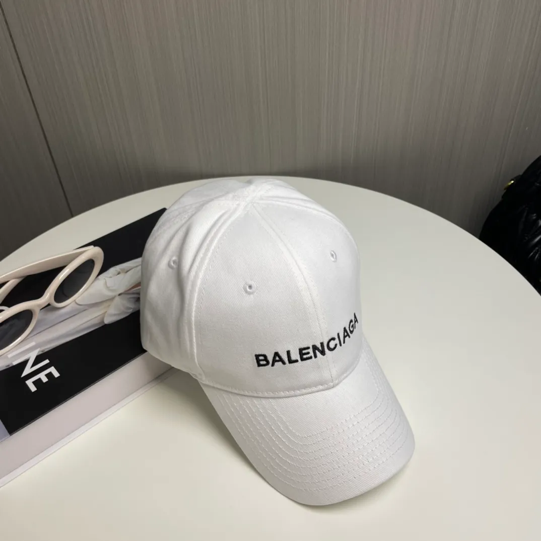 P60 🧢Balenciaga🧢Embroidered original baseball cap♥️The quality is very good👍Casual and fashionable🌼Versatile style♥️Same style for men and women!