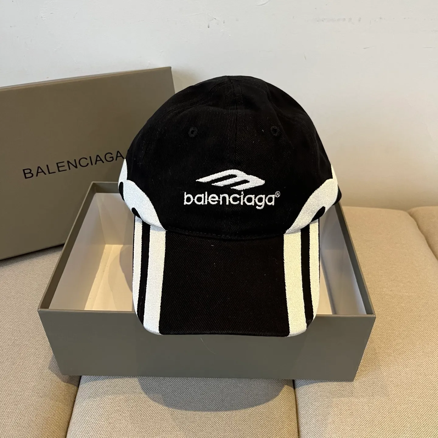 P56💰BALENCIAGA new logo baseball cap, cool colors, different styles for men and women, the first batch will be shipped first! A must-buy for Paris fans!