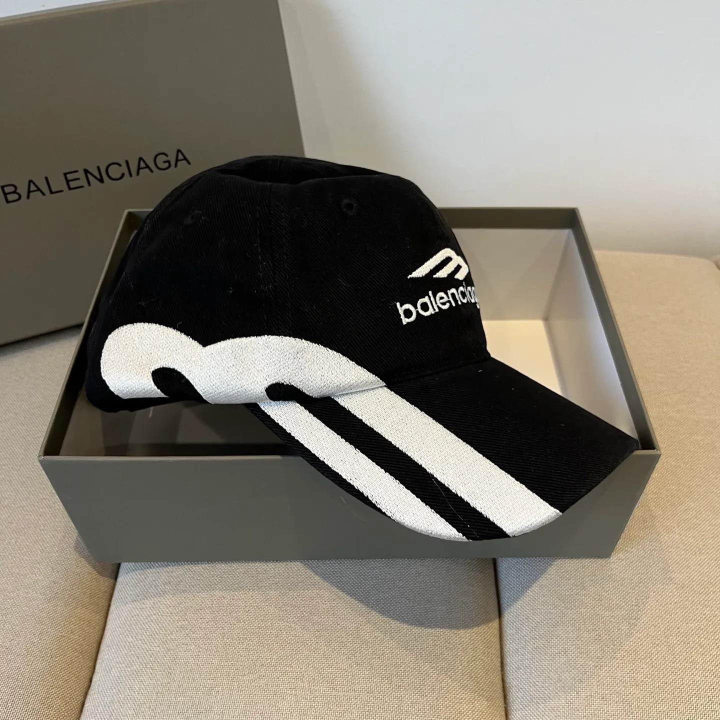 P56💰BALENCIAGA new logo baseball cap, cool colors, different styles for men and women, the first batch will be shipped first! A must-buy for Paris fans!