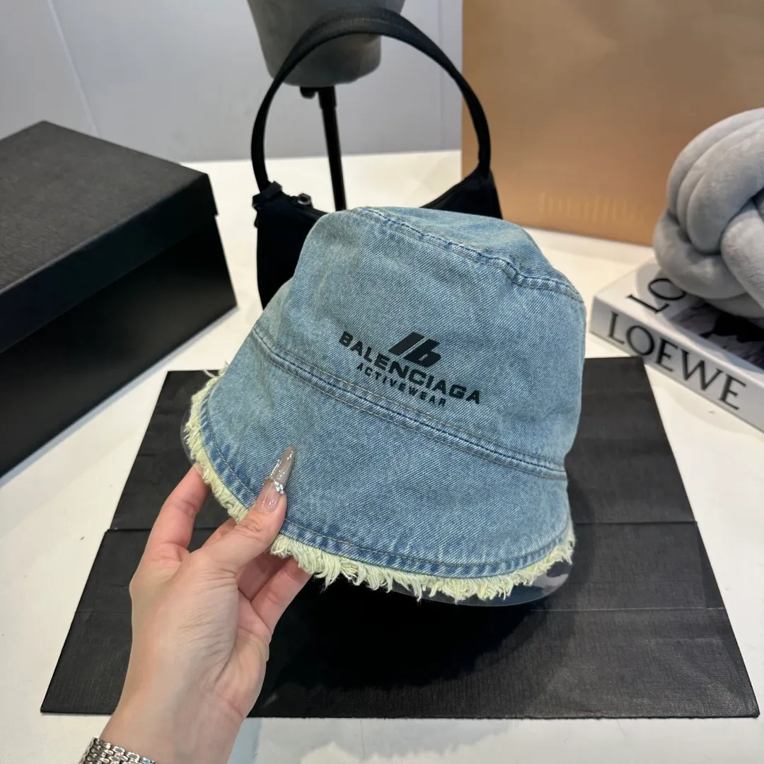 P70 Balenciaga denim bucket hat, head circumference 57cm