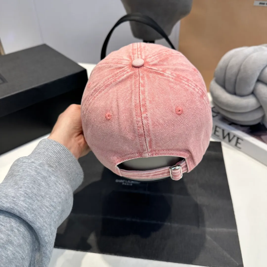 P60 BALENCIAGA 🆕Spring style new personalized baseball cap, high quality and excellent breathability, suitable for all seasons, high-value fashion item! Same style for men and women