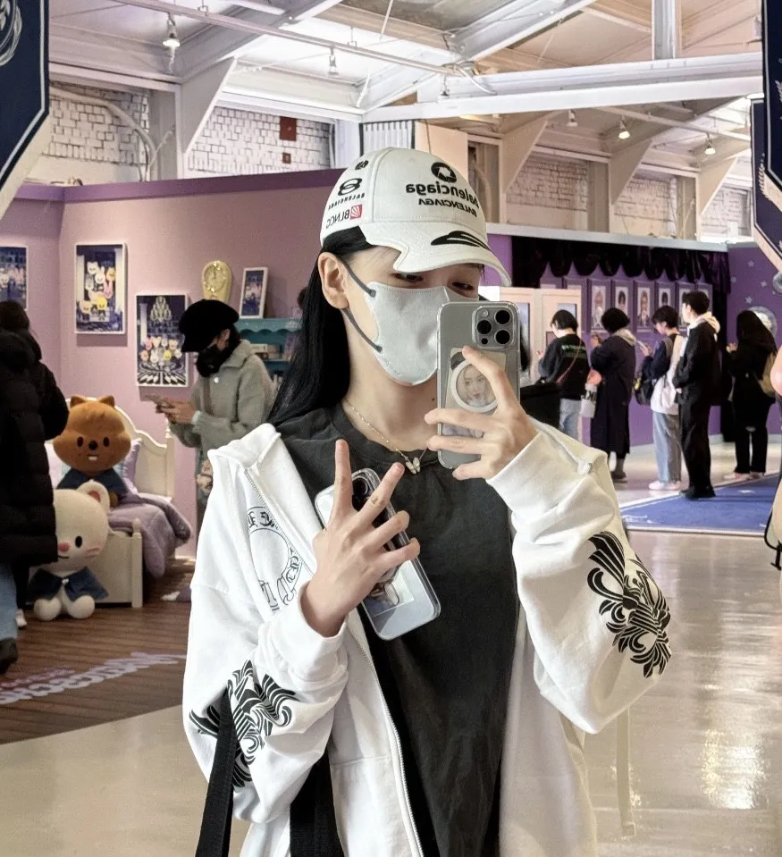 B Paris baseball cap