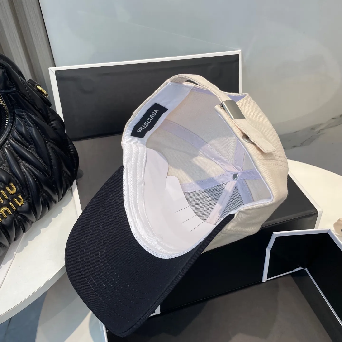 P60 BALENCIAGA 🆕Spring style new personalized baseball cap, high quality and excellent breathability, suitable for all seasons, high-value fashion item! Same style for men and women
