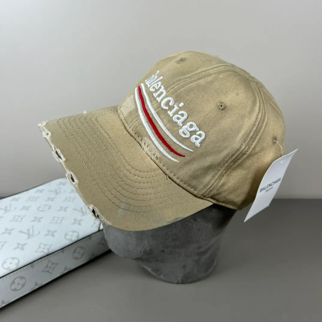 P56 Balenclaga official website new product Balenciaga new baseball cap ready for delivery in seconds🧢Simple, fashionable, super invincible and beautiful hat! Couple style! The advantages of the original product compared to other hats,