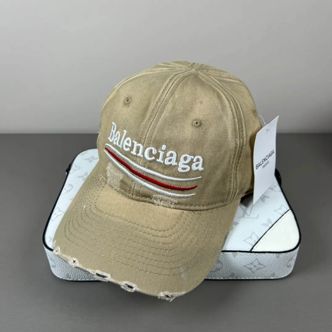 P56 Balenclaga official website new product Balenciaga new baseball cap ready for delivery in seconds🧢Simple, fashionable, super invincible and beautiful hat! Couple style! The advantages of the original product compared to other hats,