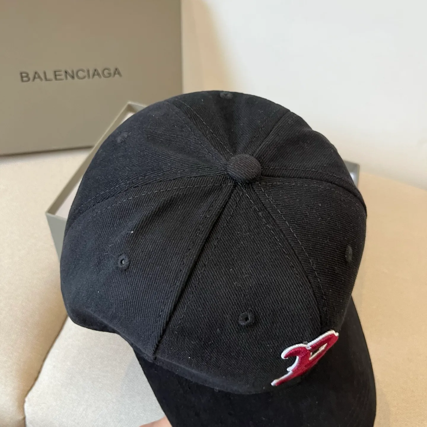 P60 BALENCIAGA new logo baseball cap, cool colors, different styles for men and women, the first batch will be shipped first! A must-buy for Paris fans!