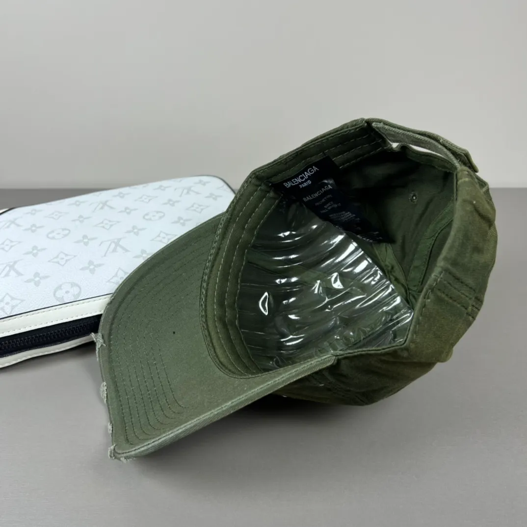 P56 Balenclaga official website new product Balenciaga new baseball cap ready for delivery in seconds🧢Simple, fashionable, super invincible and beautiful hat! Couple style! The advantages of the original product compared to other hats,