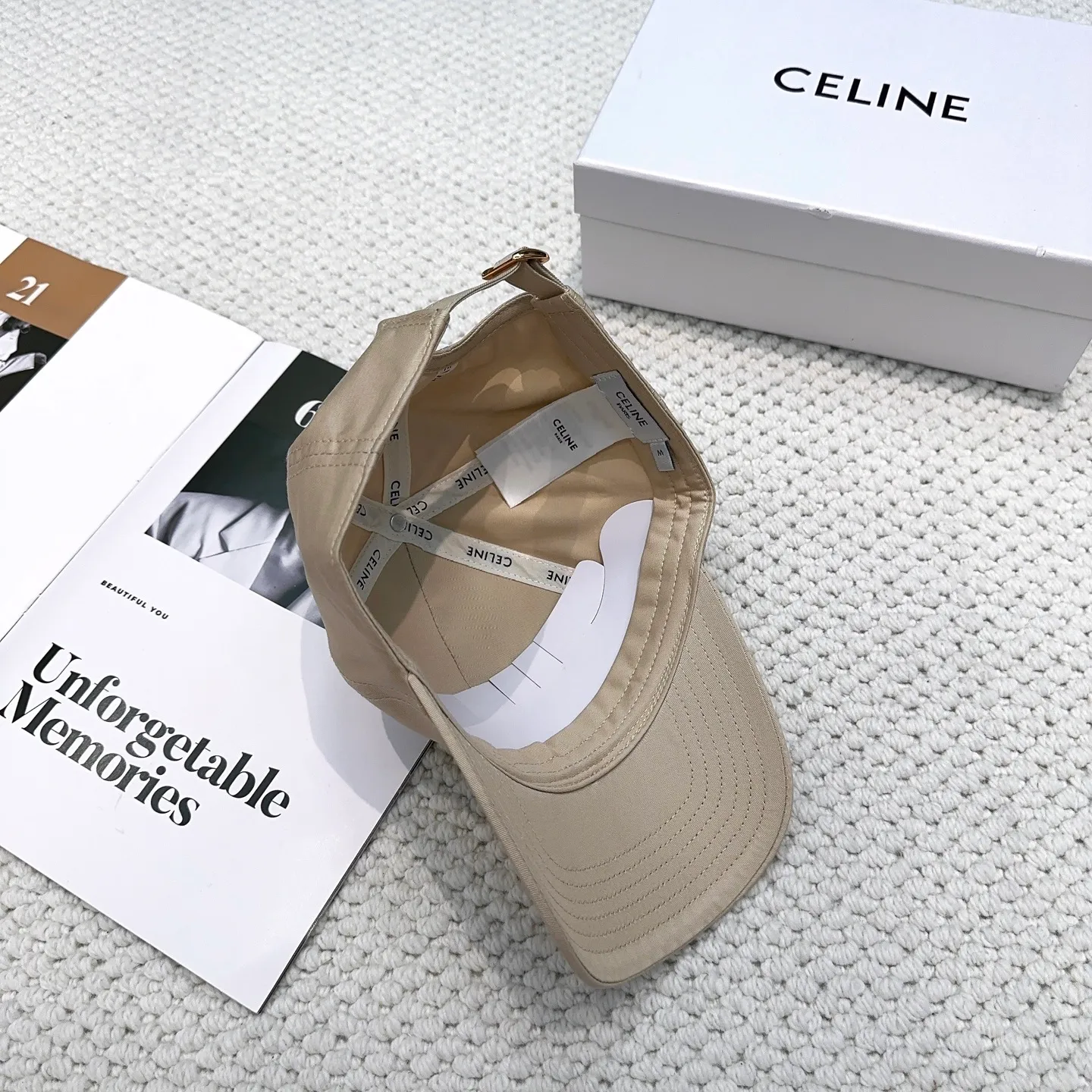 P60 popular CELINE official website purchasing version. Original 1:1 customized! The latest baseball cap with the same style as the simple letter star, fashionable and high-end workmanship! Every hat is made with care! Extraordinary quality, suitable for both men and women.    Céline's hat has a simple design, high-end color matching, delicate texture, and clean style. It is an iconic item. The letter C is the official icon of CELINE. It is deeply rooted in the brand's historical heritage, and at the same time it exudes modern elegance and a new trend of retro modernity. Simple baseball cap decorated with C logo. Self-attitude, no need to elaborate.