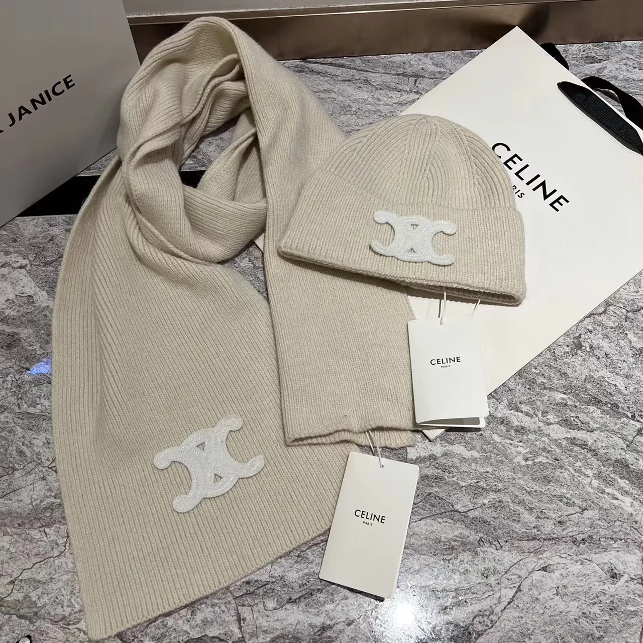 Celine cashmere knitted hat + scarf🧣