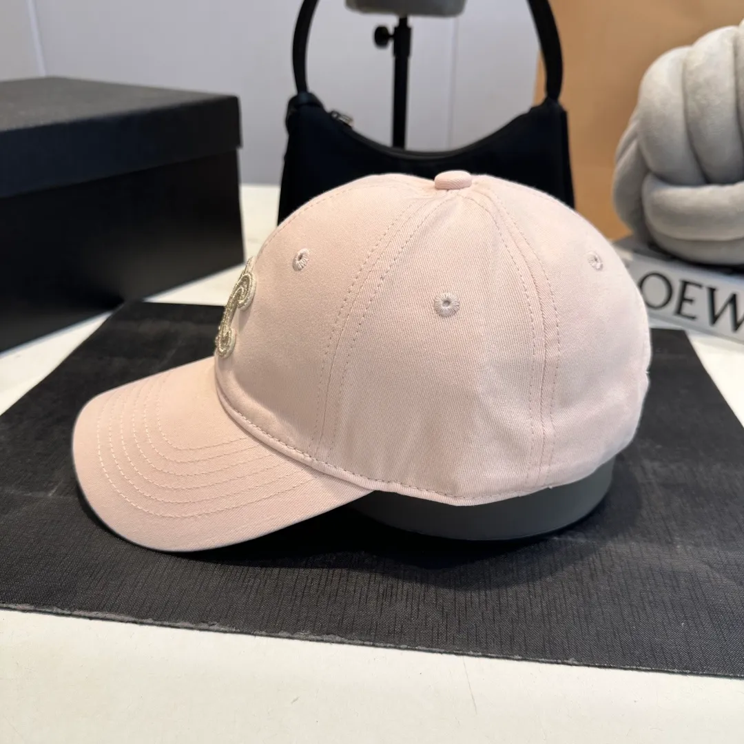 P60 CELINE Celine's new classic casual and trendy style, simple baseball cap🧢Japanese and Korean style, looks great with any combination! A must-have when traveling
