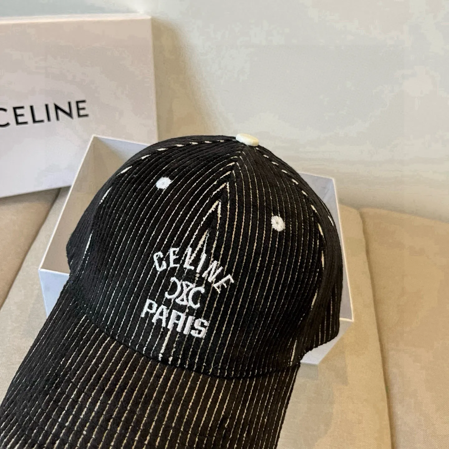 P60 [CELINE Celine] New classic casual and trendy baseball cap🧢Japanese and Korean style, looks great with any combination! A must-have when traveling