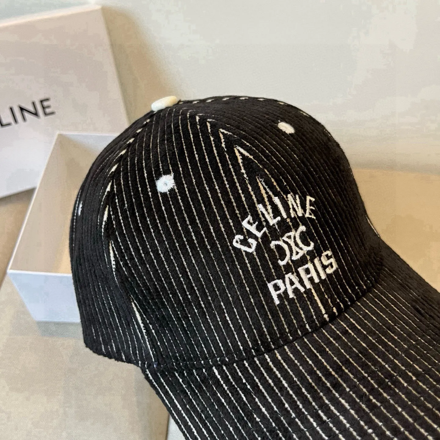 P60 [CELINE Celine] New classic casual and trendy baseball cap🧢Japanese and Korean style, looks great with any combination! A must-have when traveling