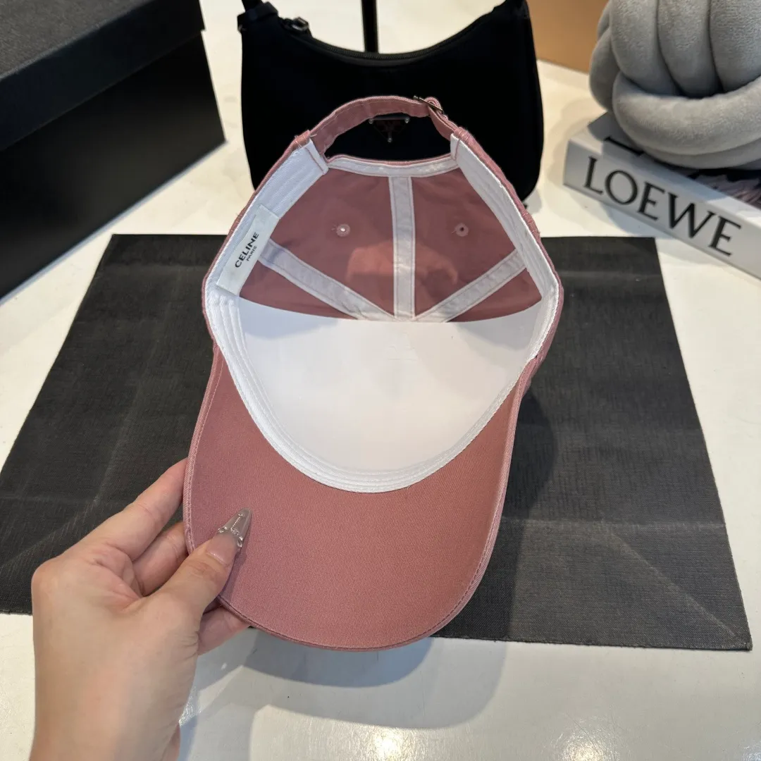 P60 CELINE's new classic casual and trendy baseball cap🧢Japanese and Korean style, looks great with any combination! A must-have when traveling