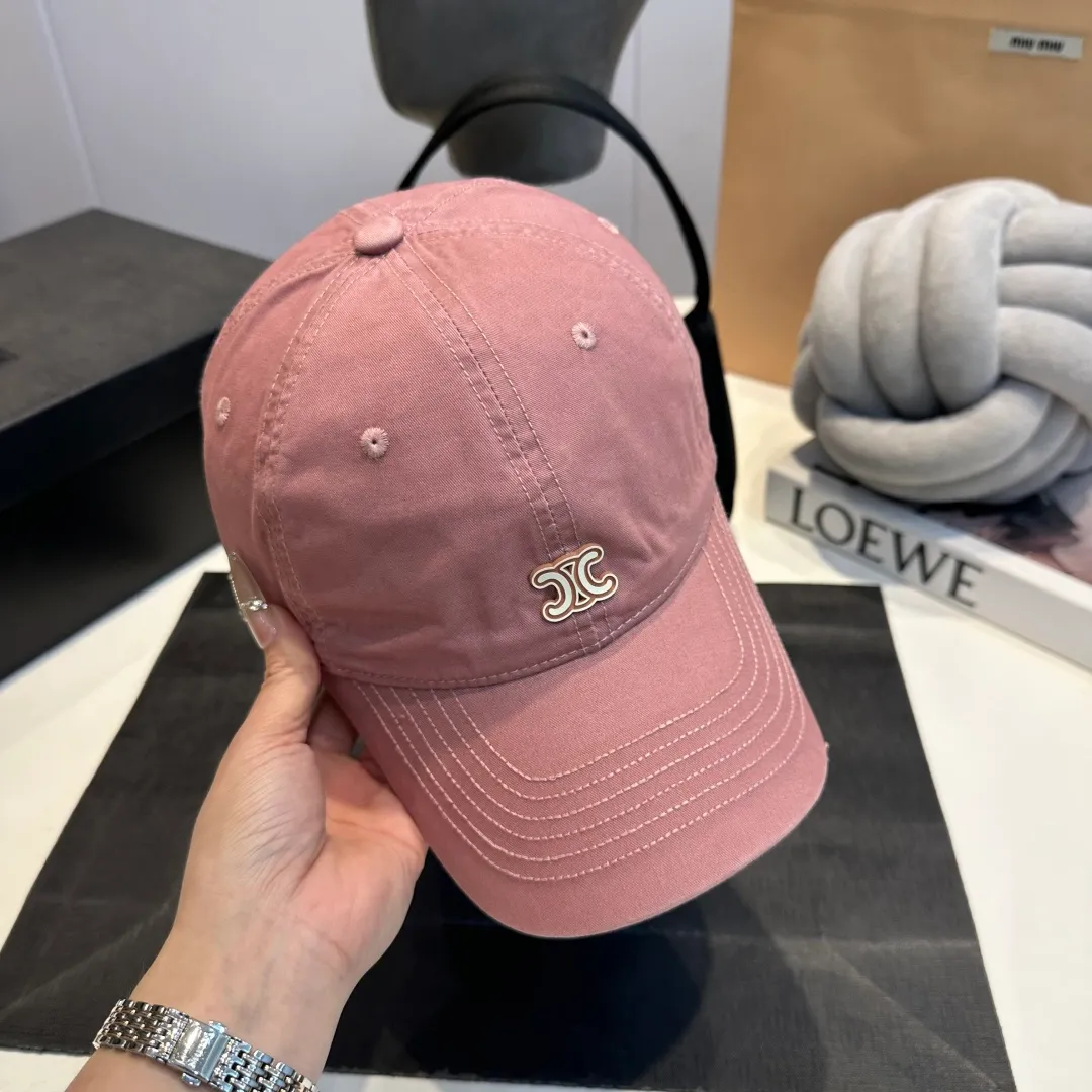 P60 CELINE's new classic casual and trendy baseball cap🧢Japanese and Korean style, looks great with any combination! A must-have when traveling