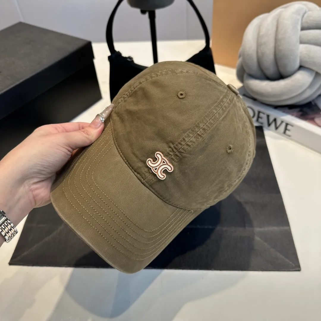 P60 CELINE's new classic casual and trendy baseball cap🧢Japanese and Korean style, looks great with any combination! A must-have when traveling