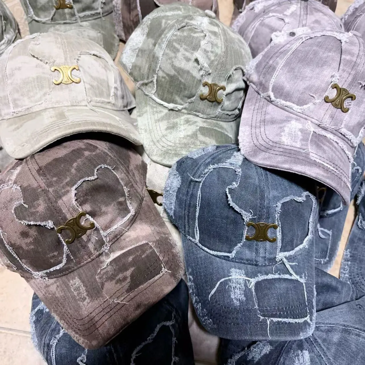 Private message for price inquiry! The most popular Celine hole baseball cap is shipped