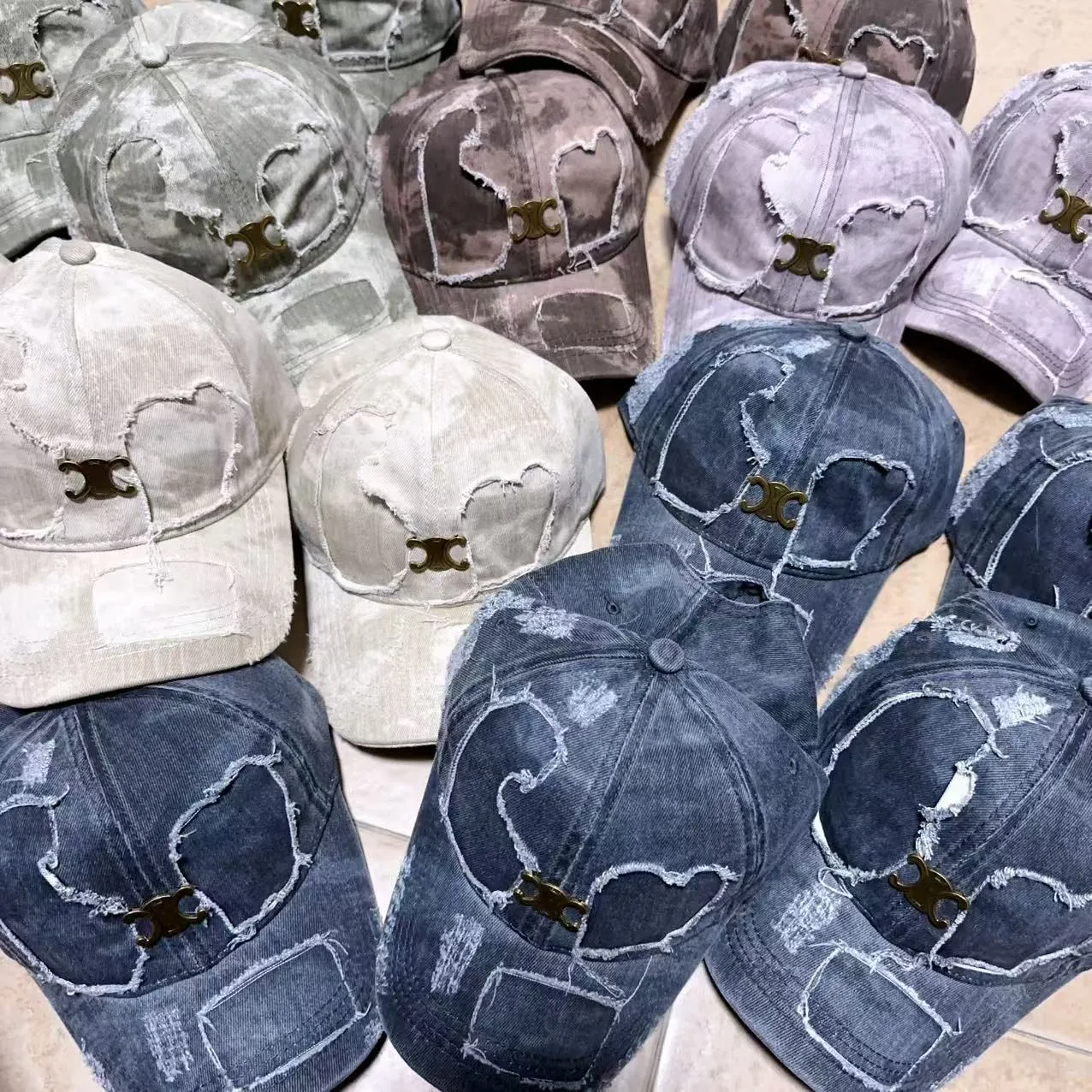 Private message for price inquiry! The most popular Celine hole baseball cap is shipped