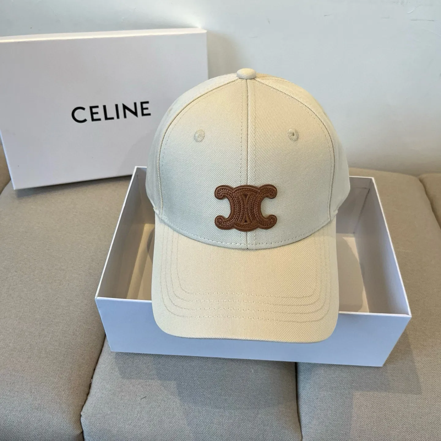 P60 [CELINE Celine] New classic casual and trendy baseball cap🧢Japanese and Korean style, looks great with any combination! A must-have when traveling