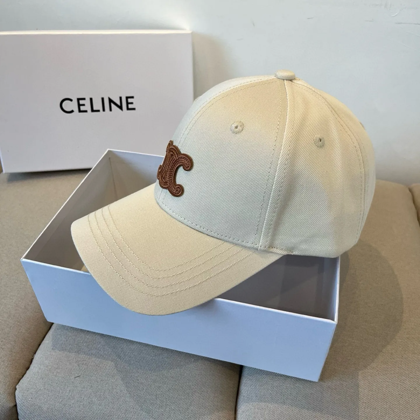 P60 [CELINE Celine] New classic casual and trendy baseball cap🧢Japanese and Korean style, looks great with any combination! A must-have when traveling