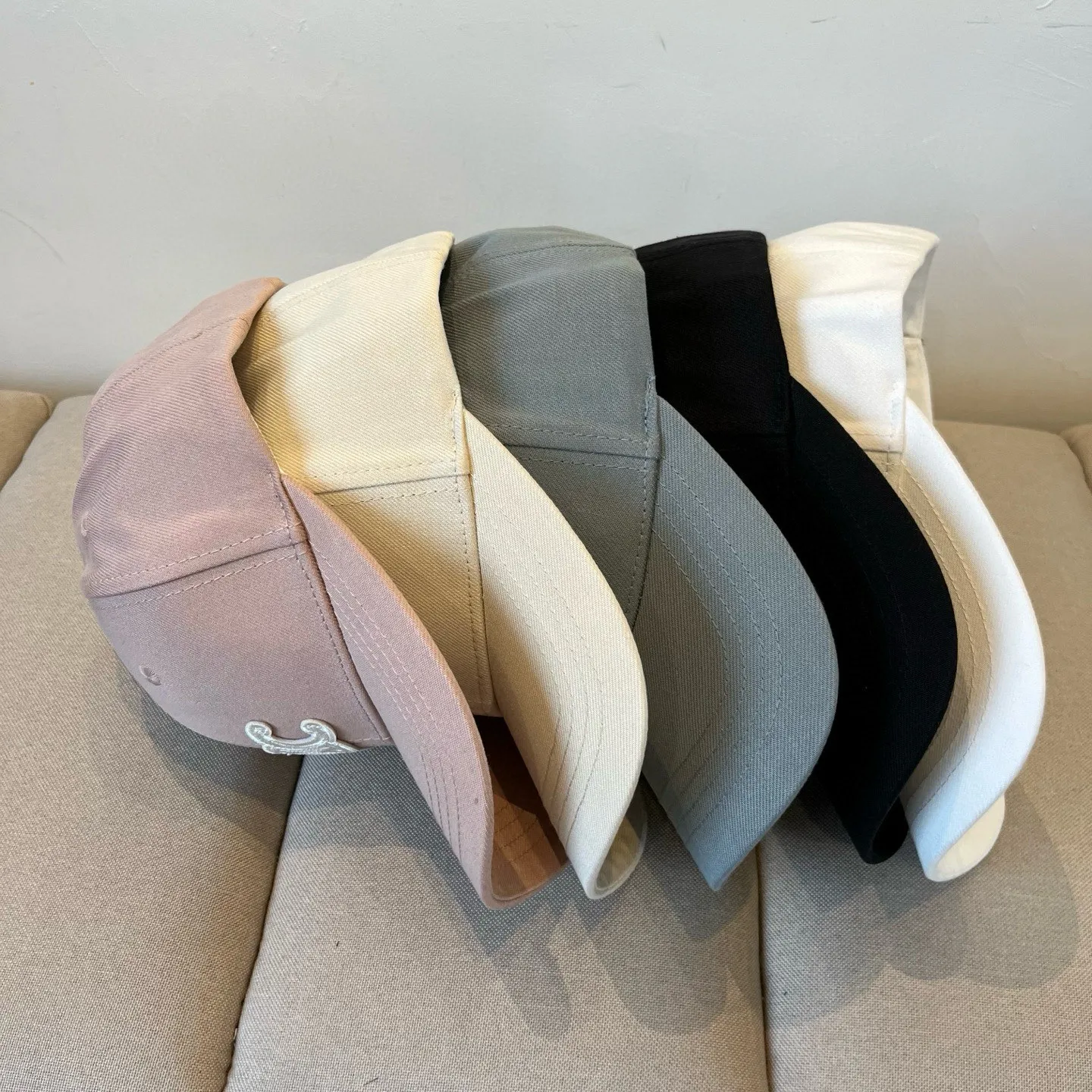 P60 [CELINE Celine] New classic casual and trendy baseball cap🧢Japanese and Korean style, looks great with any combination! A must-have when traveling