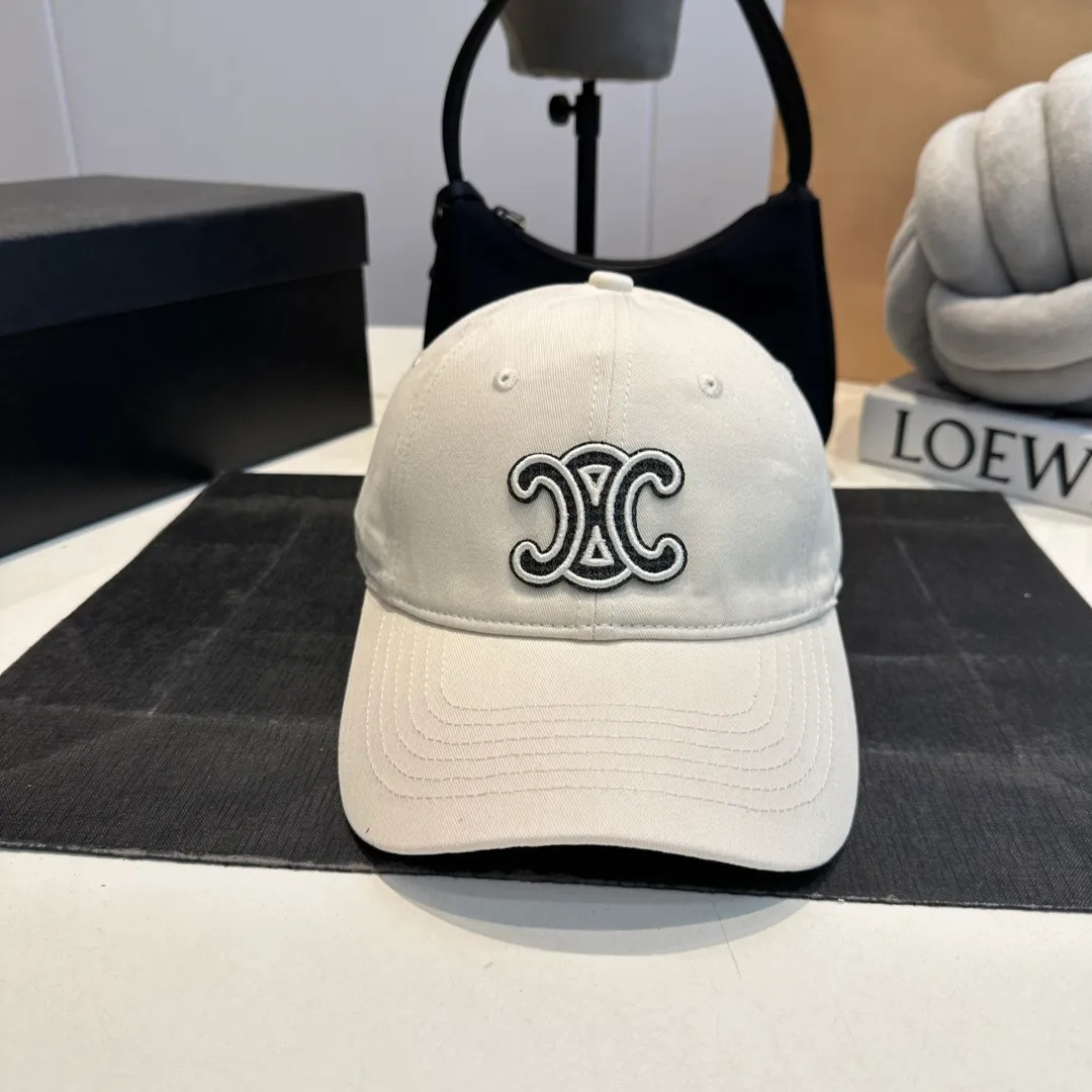 P60 CELINE Celine's new classic casual and trendy style, simple baseball cap🧢Japanese and Korean style, looks great with any combination! A must-have when traveling