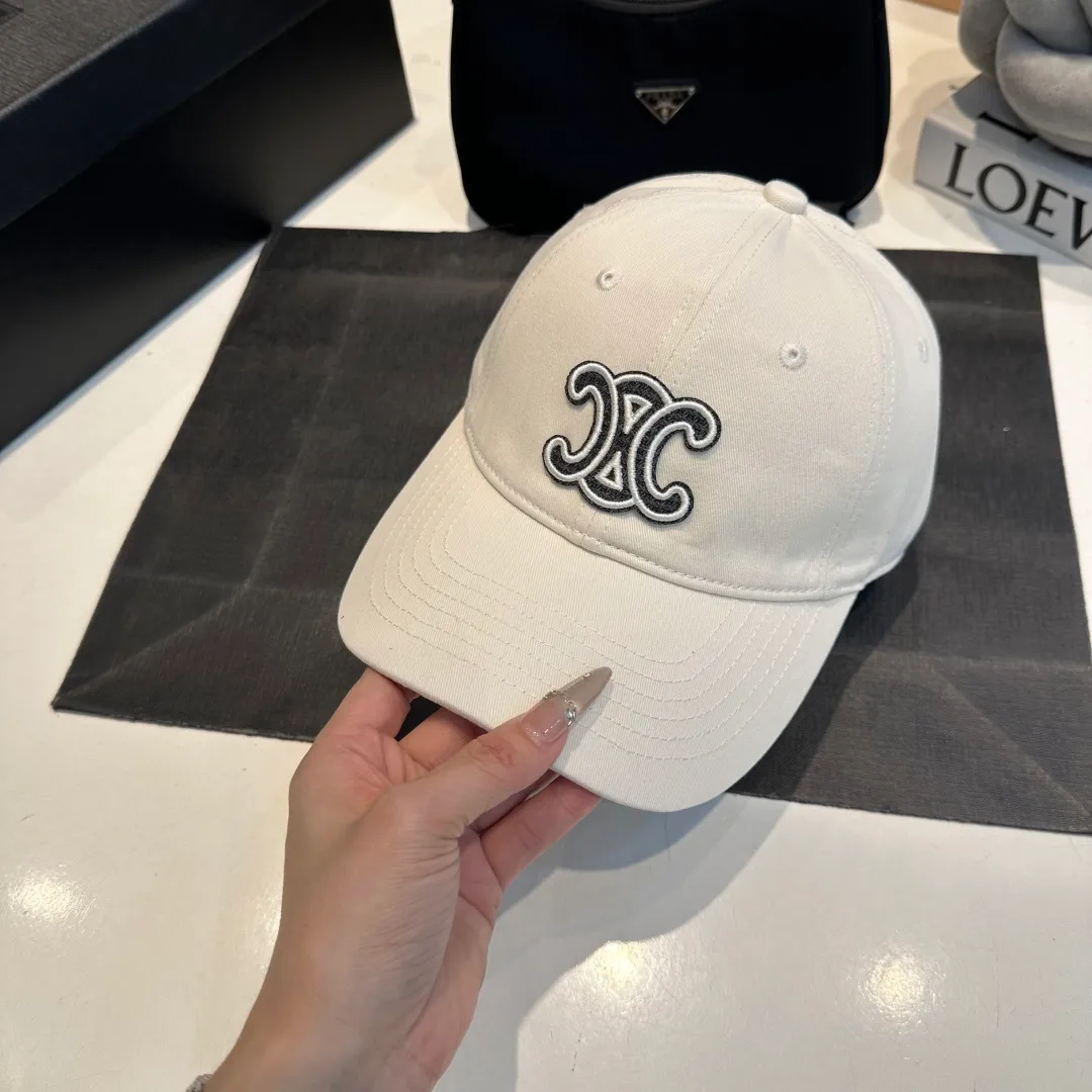 P60 CELINE Celine's new classic casual and trendy style, simple baseball cap🧢Japanese and Korean style, looks great with any combination! A must-have when traveling