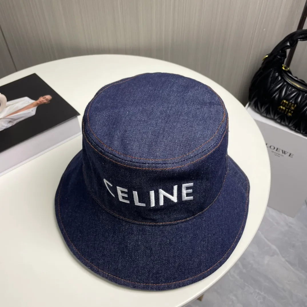 P70 comes with dust bag, Celine new washed denim embroidered fisherman hat, the best quality, casual and elegant, simple and fashionable, you can compare it yourself