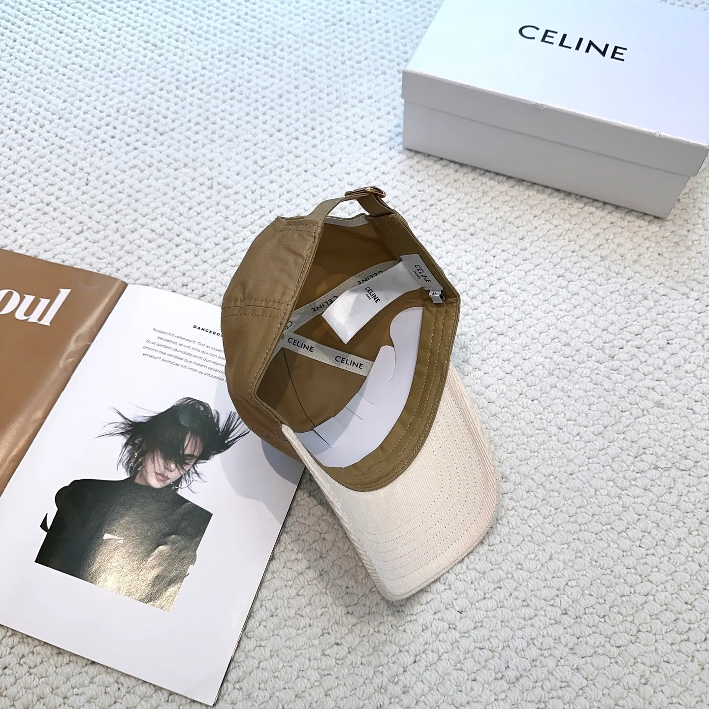 P76 popular CELINE (Celine) official website purchase version. Original 1:1 customized! The latest baseball cap with the same style as the simple letter star, fashionable and high-end workmanship! Every hat is made with care! Extraordinary quality, suitable for both men and women.    Céline's hat has a simple design, high-end color matching, delicate texture, and clean style. It is an iconic item. The letter C is the official icon of CELINE. It is deeply rooted in the brand's historical heritage, and at the same time it exudes modern elegance and a new trend of retro modernity. Simple baseball cap decorated with C logo. Self-attitude, no need to elaborate.