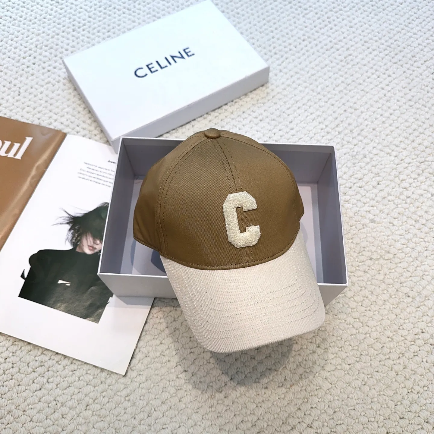 P76 popular CELINE (Celine) official website purchase version. Original 1:1 customized! The latest baseball cap with the same style as the simple letter star, fashionable and high-end workmanship! Every hat is made with care! Extraordinary quality, suitable for both men and women.    Céline's hat has a simple design, high-end color matching, delicate texture, and clean style. It is an iconic item. The letter C is the official icon of CELINE. It is deeply rooted in the brand's historical heritage, and at the same time it exudes modern elegance and a new trend of retro modernity. Simple baseball cap decorated with C logo. Self-attitude, no need to elaborate.