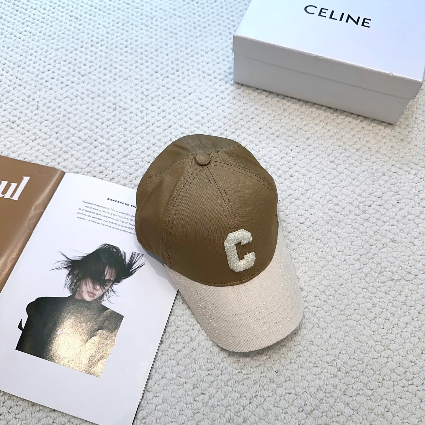 P76 popular CELINE (Celine) official website purchase version. Original 1:1 customized! The latest baseball cap with the same style as the simple letter star, fashionable and high-end workmanship! Every hat is made with care! Extraordinary quality, suitable for both men and women.    Céline's hat has a simple design, high-end color matching, delicate texture, and clean style. It is an iconic item. The letter C is the official icon of CELINE. It is deeply rooted in the brand's historical heritage, and at the same time it exudes modern elegance and a new trend of retro modernity. Simple baseball cap decorated with C logo. Self-attitude, no need to elaborate.