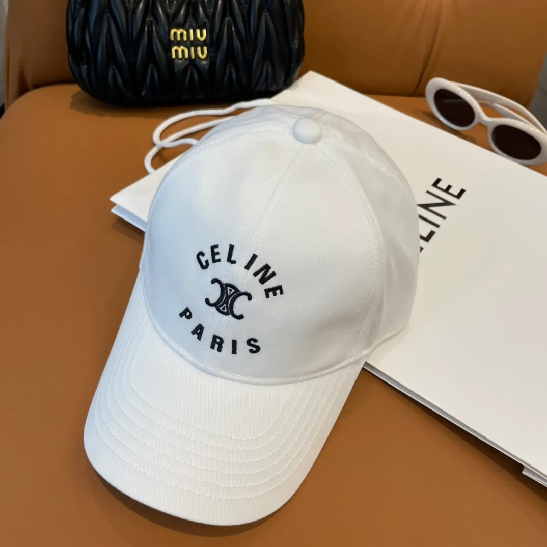 P86 popular CELINE (Celine) official website purchase version. Original 1:1 customized! The latest baseball cap with the same style as the simple letter star, fashionable and high-end workmanship! Every hat is made with care! Extraordinary quality, suitable for both men and women.    Céline's hat has a simple design, high-end color matching, delicate texture, and clean style. It is an iconic item. The letter C is the official icon of CELINE. It is deeply rooted in the brand's historical heritage, and at the same time it exudes modern elegance and a new trend of retro modernity. Simple baseball cap decorated with C logo. Self-attitude, no need to elaborate.