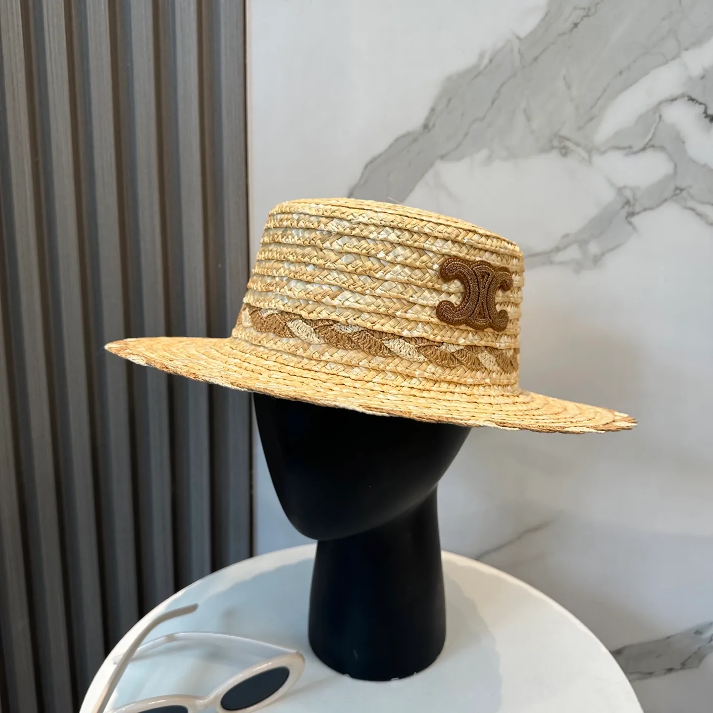 P70 CELINE new straw hat, advanced customization, lady style, attention to detail, sun protection and UV protection in summer, a must-have for travel, versatile and good-looking