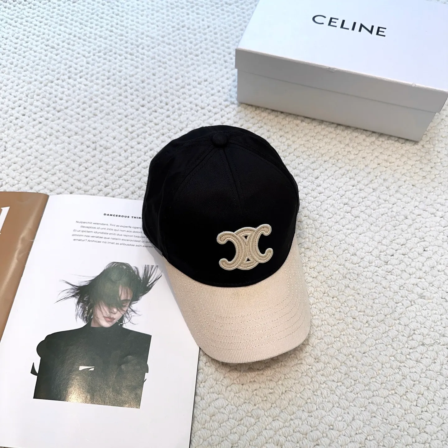 P70 popular CELINE official website purchase version. Original 1:1 customized! The latest baseball cap with the same style as the simple letter star, fashionable and high-end workmanship! Every hat is made with care! Extraordinary quality, suitable for both men and women.    Céline's hat has a simple design, high-end color matching, delicate texture, and clean style. It is an iconic item. The letter C is the official icon of CELINE. It is deeply rooted in the brand's historical heritage, and at the same time it exudes modern elegance and a new trend of retro modernity. Simple baseball cap decorated with C logo. Self-attitude, no need to elaborate.
