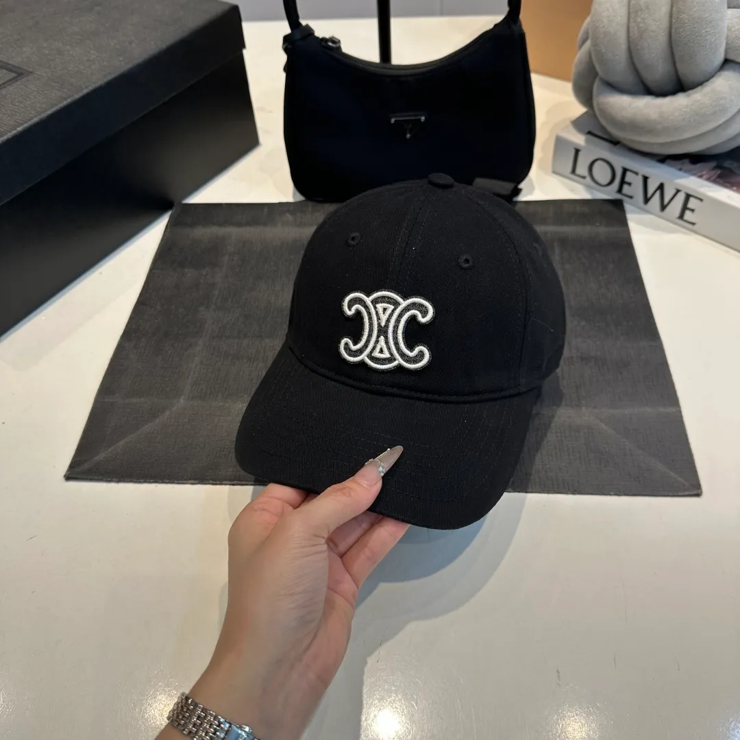 P60 CELINE Celine's new classic casual and trendy style, simple baseball cap🧢Japanese and Korean style, looks great with any combination! A must-have when traveling