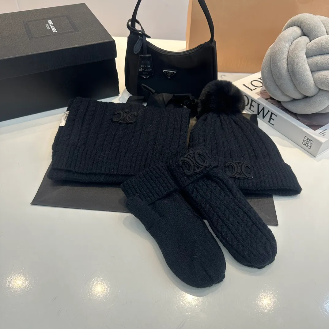 CELINE [Wool Suit Scarf + Gloves + Hat -] Classic suit hat wool cashmere knitted hat with gloves, warm and super comfortable for winter. Celine's three-piece set of gloves, scarves and hats is so high-end. It feels particularly delicate, with impeccable texture and quality. The details are also handled very well. It's warm and comfortable. It's a magical tool for young ladies to reduce their age. Warm and fashionable! Scarf: 185/35cm, head circumference around 57cm, contains 70% wool fabric, complete internal standards.  The latest technology, one-piece molding, is super beautiful. The autumn and winter wool knitted beanie feels good to the touch ~ the color is super white ~ and it has a good atmosphere when taking photos. Multiple colors are matched and very versatile ~