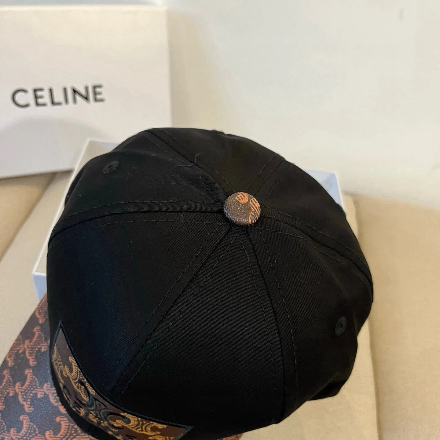 P60 [CELINE Celine] New classic casual and trendy baseball cap🧢Japanese and Korean style, looks great with any combination! A must-have when traveling