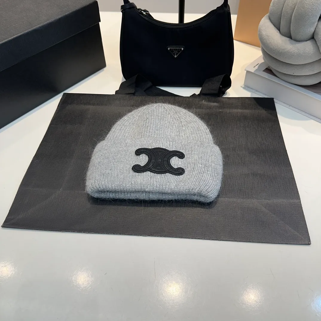 P60 CELINE 2024 autumn and winter new rabbit fur beanie, Korean style design ~ a must-have for autumn and winter wear