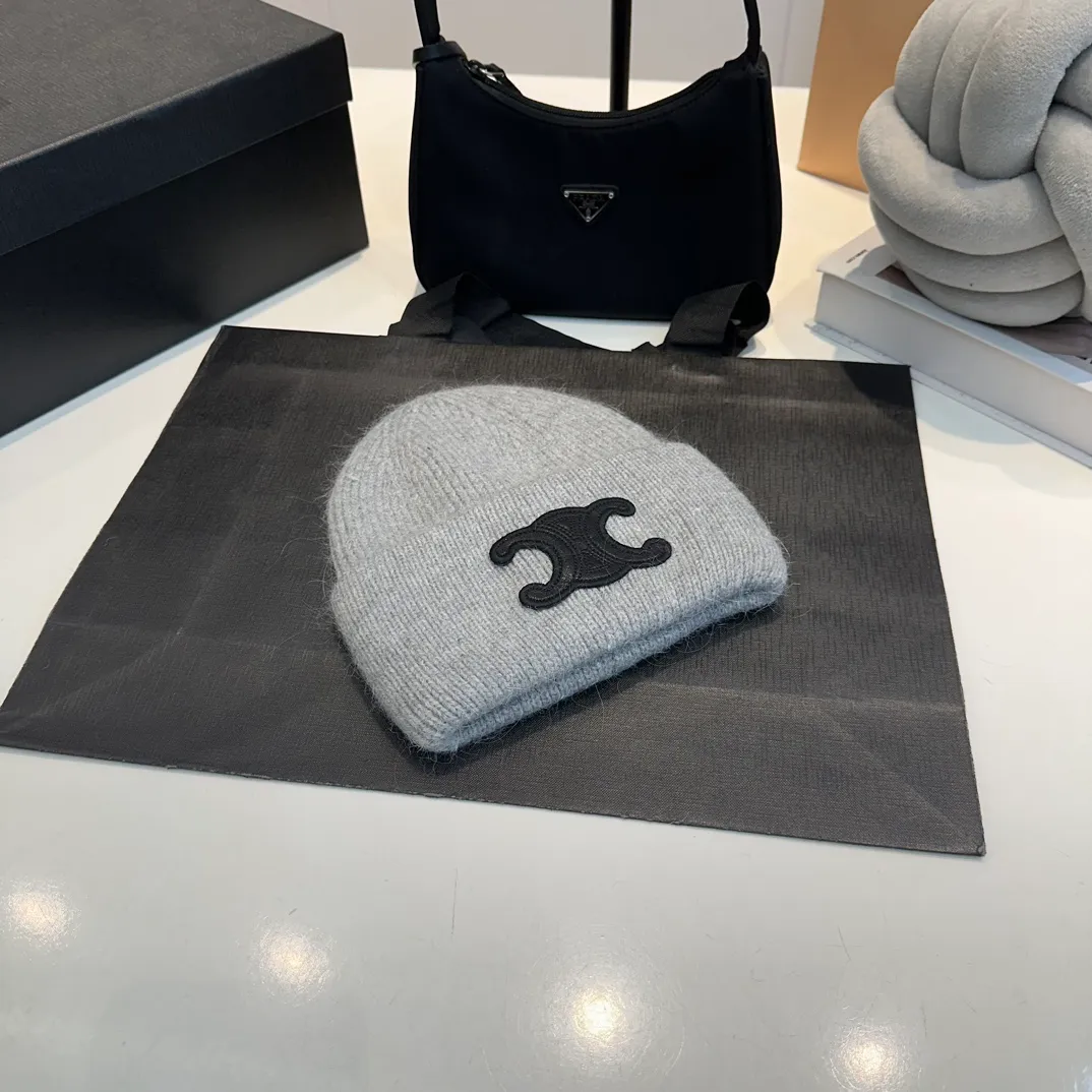 P60 CELINE 2024 autumn and winter new rabbit fur beanie, Korean style design ~ a must-have for autumn and winter wear