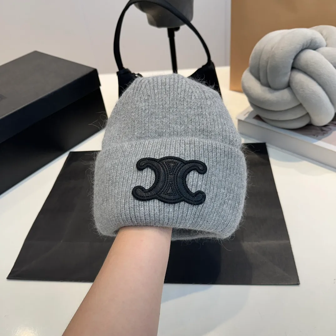 P60 CELINE 2024 autumn and winter new rabbit fur beanie, Korean style design ~ a must-have for autumn and winter wear