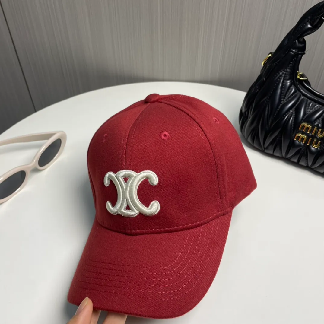P66 💛 Comes with dust bag [CELINE Celine] new simple baseball cap, new shipment, big brand style is super easy to match, hurry up and get it!