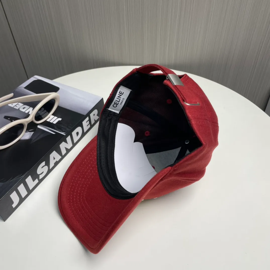 P66 💛 Comes with dust bag [CELINE Celine] new simple baseball cap, new shipment, big brand style is super easy to match, hurry up and get it!