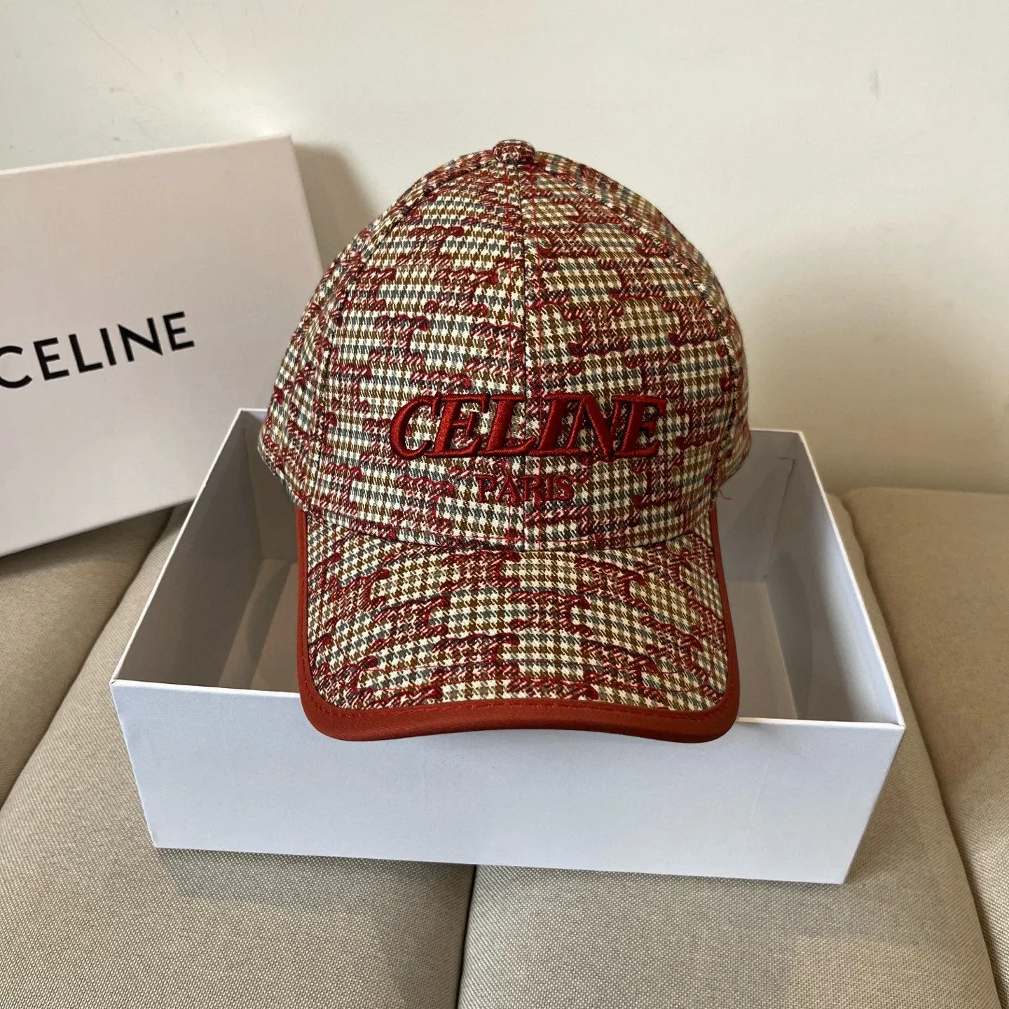 P60 [CELINE Celine] New classic casual and trendy baseball cap🧢Japanese and Korean style, looks great with any combination! A must-have when traveling