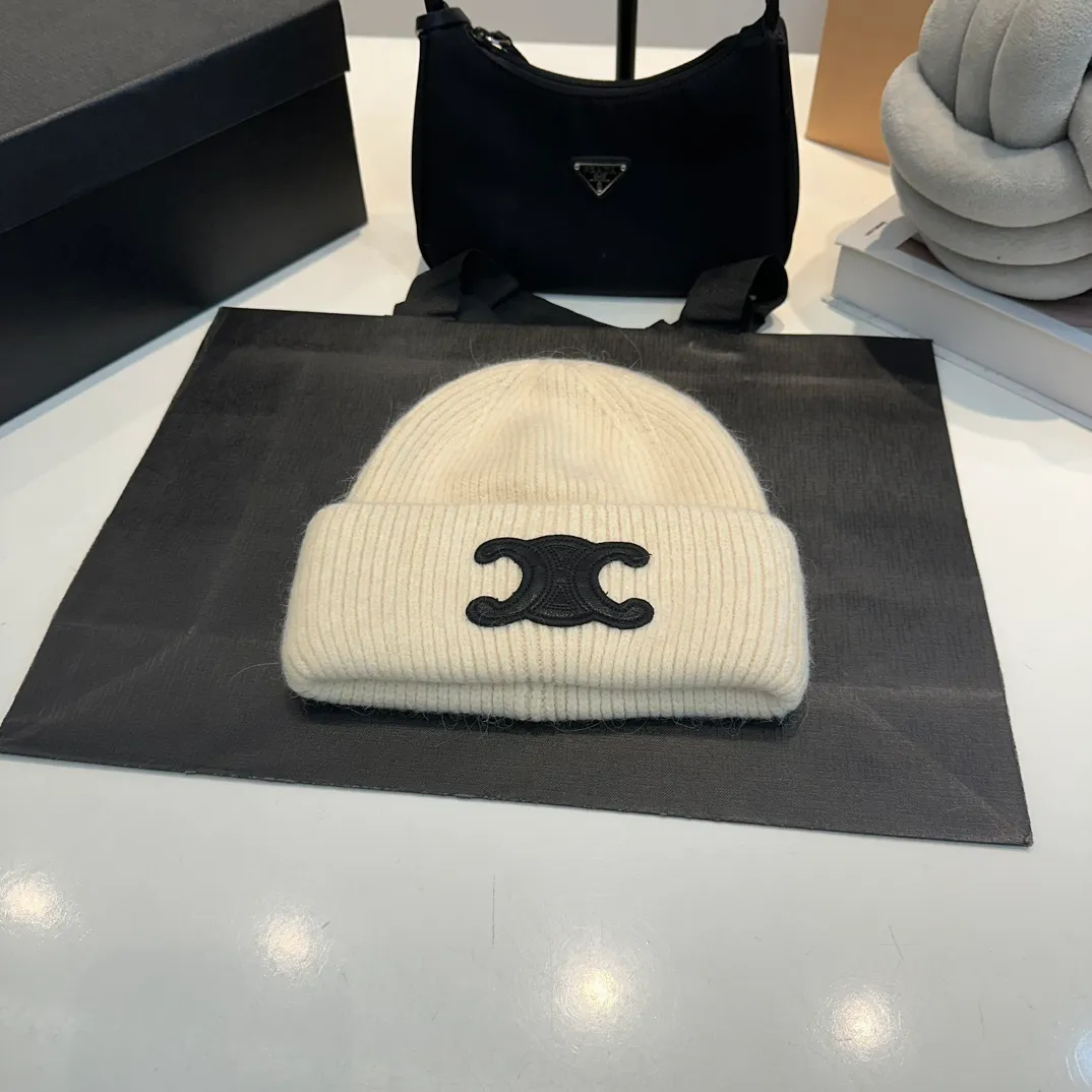 P60 CELINE 2024 autumn and winter new rabbit fur beanie, Korean style design ~ a must-have for autumn and winter wear