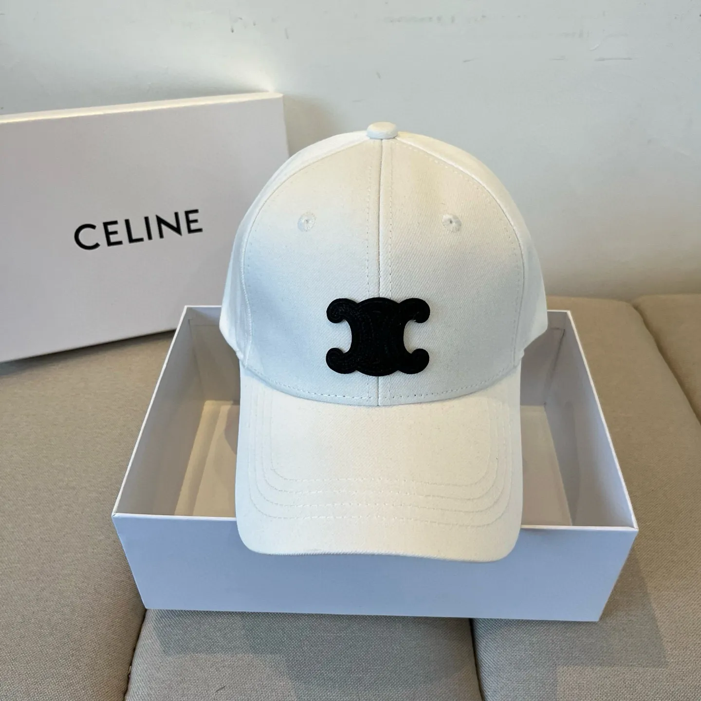 P60 [CELINE Celine] New classic casual and trendy baseball cap🧢Japanese and Korean style, looks great with any combination! A must-have when traveling