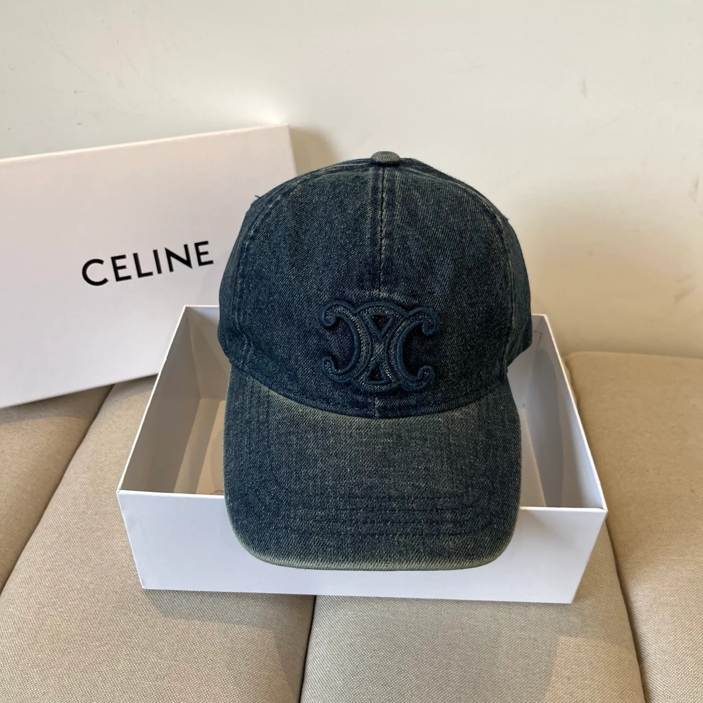 P60 [CELINE Celine] New classic casual and trendy baseball cap🧢Japanese and Korean style, looks great with any combination! A must-have when traveling